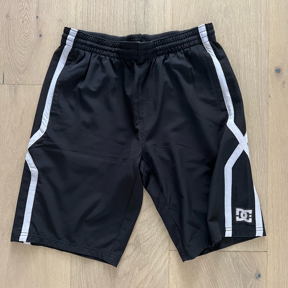 DC Shoes Black White Athletic Shorts 43 Adult Mens S